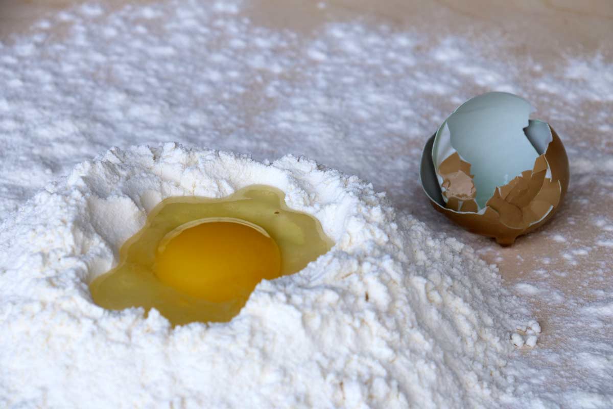 Jajo bażancie wybite do mąki na makaron